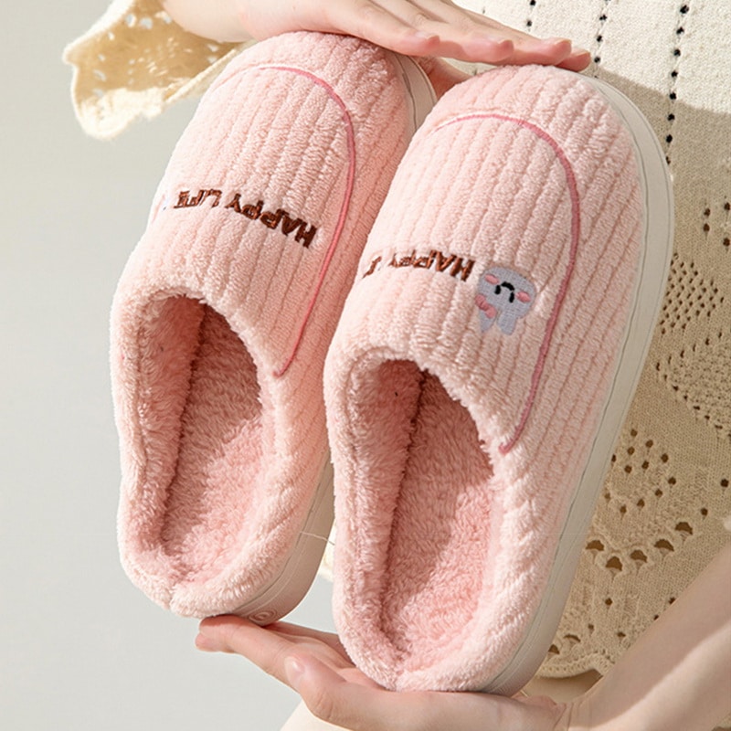 Fluffy slippers for women